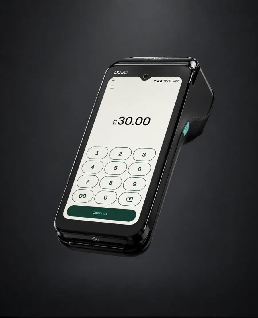 Dojo Go Max card machine in black
